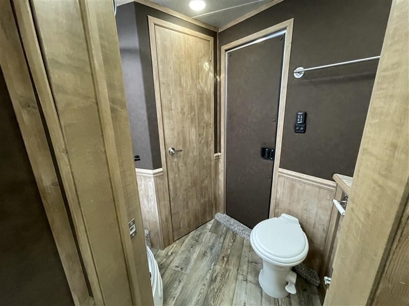 Merhow8414-A-DA Stampede 4H w/ 14'SW LQ & 9' Slide11