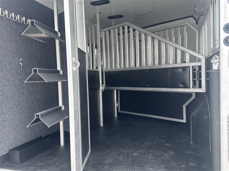 Merhow8312 RWSD Summit 3H w/ 12'SW Living Quarters17