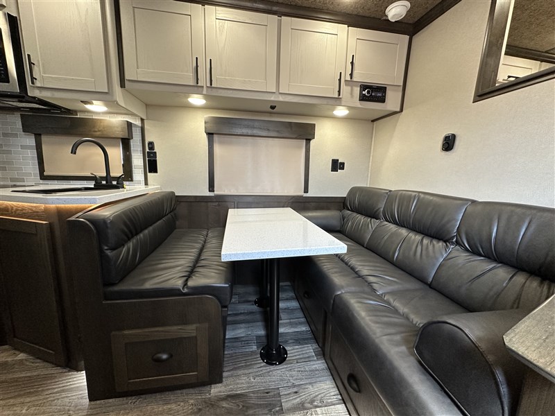 Merhow8312 RWSD Summit 3H w/ 12'SW Living Quarters6