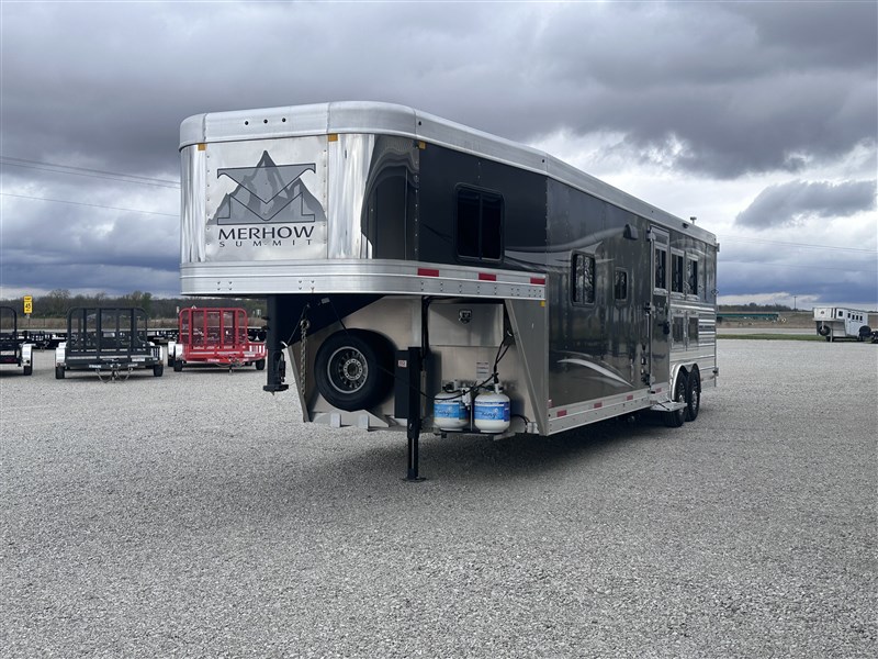 Merhow8312 RWSD Summit 3H w/ 12'SW Living Quarters4