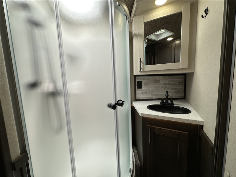 Merhow8312 RWSD Summit 3H w/ 12'SW Living Quarters12