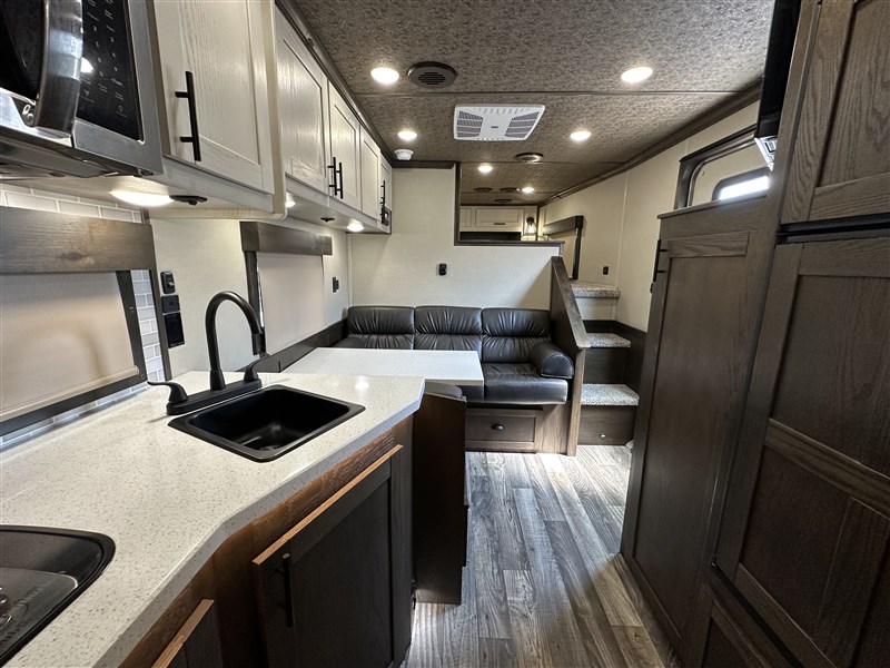 Merhow8312 RWSD Summit 3H w/ 12'SW Living Quarters15