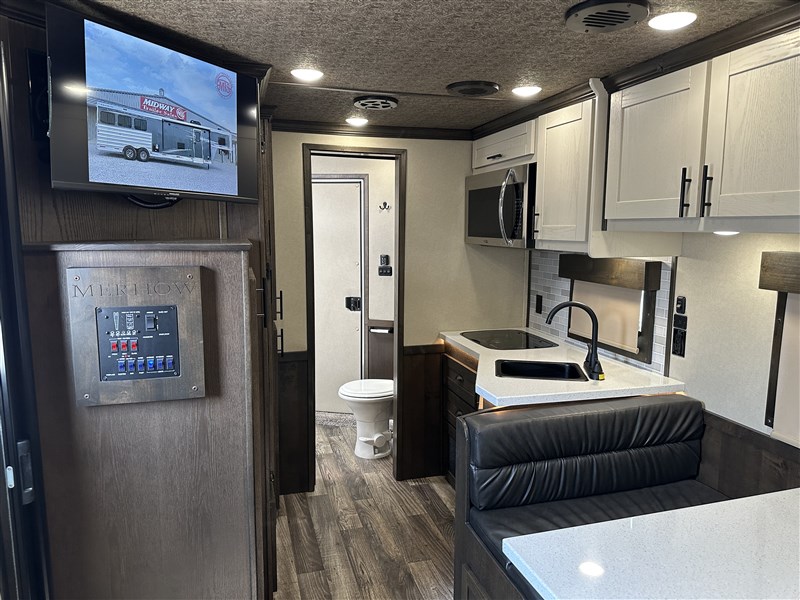 Merhow8312 RWSD Summit 3H w/ 12'SW Living Quarters8