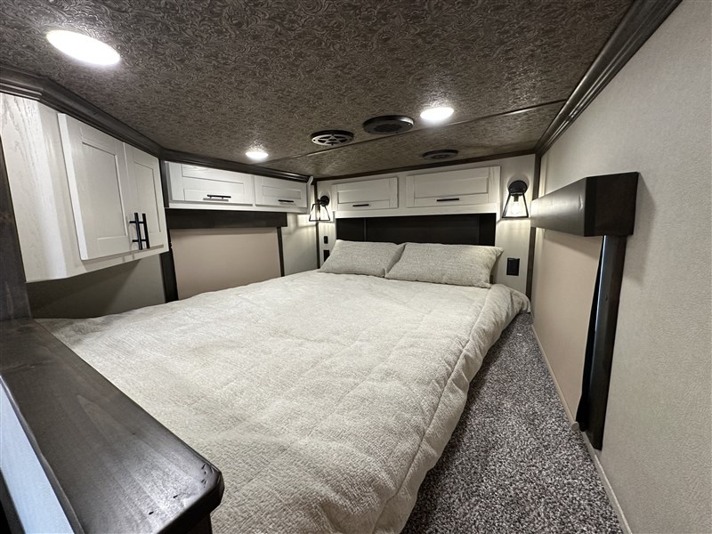 Merhow8312 RWSD Summit 3H w/ 12'SW Living Quarters7