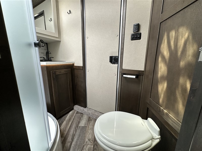 Merhow8312 RWSD Summit 3H w/ 12'SW Living Quarters11