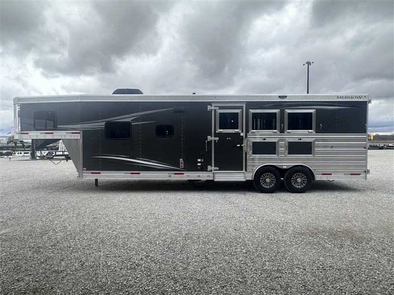 Merhow8312 RWSD Summit 3H w/ 12'SW Living Quarters5