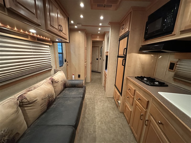 Sundowner8016 Signature 4H w/ 16' Living Quarters8