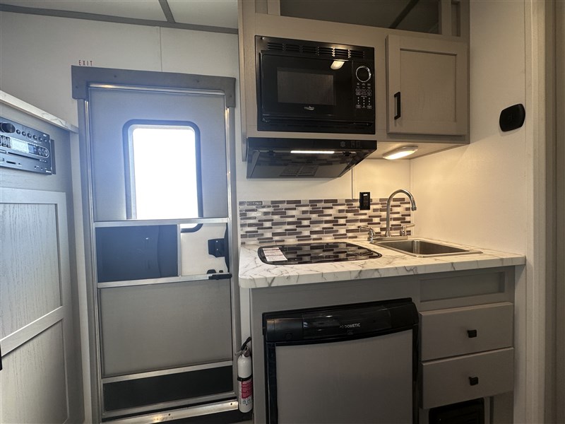 BisonRG7308 Ranger 3H W/ 8'SW Living Quarters9