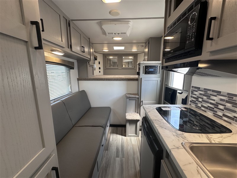 BisonRG7308 Ranger 3H W/ 8'SW Living Quarters13