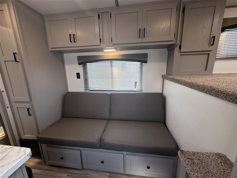 BisonRG7308 Ranger 3H W/ 8'SW Living Quarters6