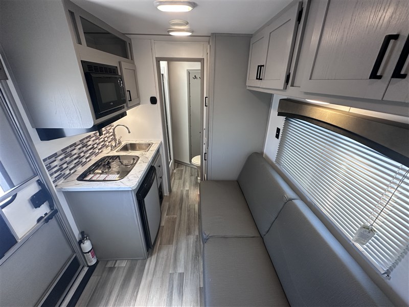 BisonRG7308 Ranger 3H W/ 8'SW Living Quarters8