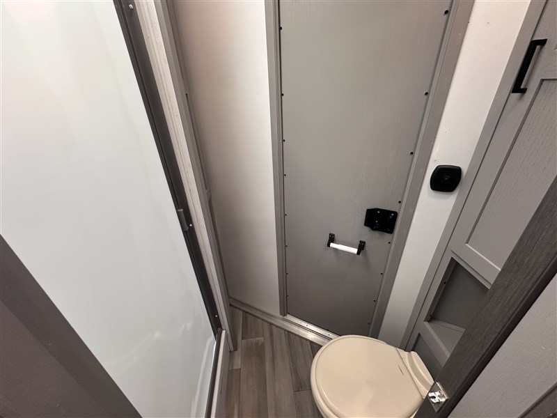 BisonRG7308 Ranger 3H W/ 8'SW Living Quarters10