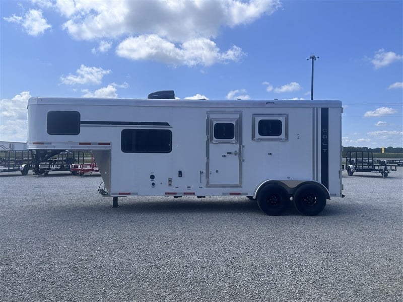 LakotaC072 Colt 2H w/ 7'SW Living Quarters5