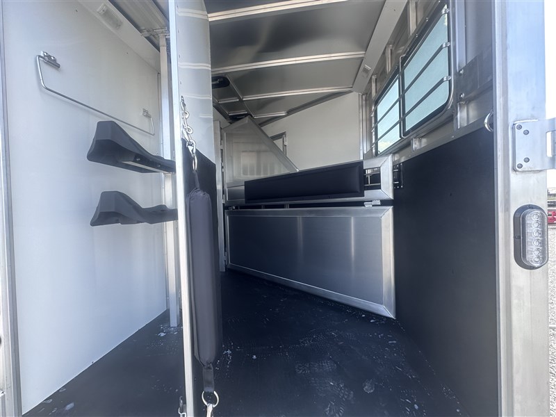 LakotaC072 Colt 2H w/ 7'SW Living Quarters16