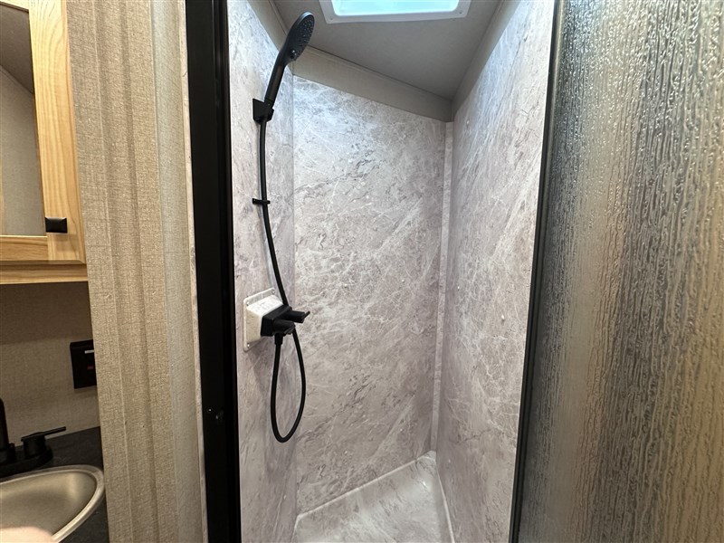 LakotaC072 Colt 2H w/ 7'SW Living Quarters12