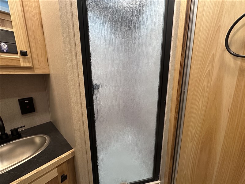 LakotaC072 Colt 2H w/ 7'SW Living Quarters11