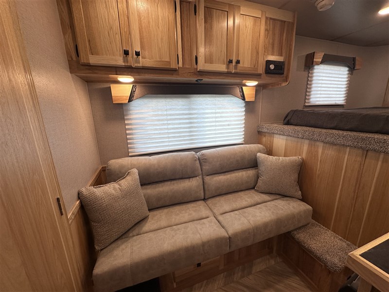 LakotaC072 Colt 2H w/ 7'SW Living Quarters6