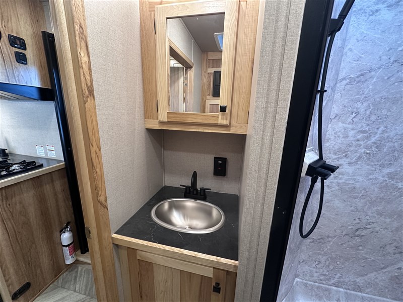 LakotaC072 Colt 2H w/ 7'SW Living Quarters13