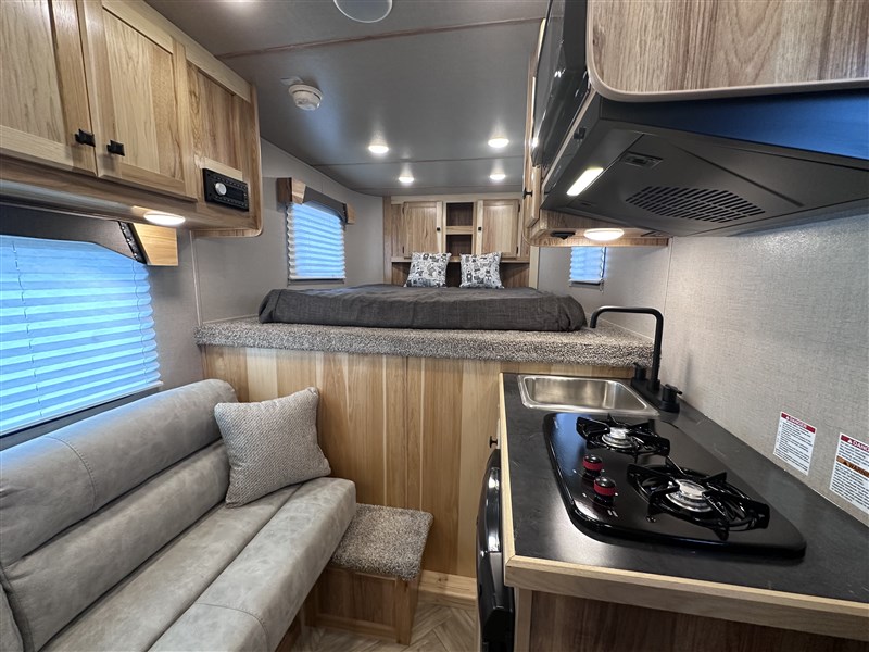 LakotaC072 Colt 2H w/ 7'SW Living Quarters14