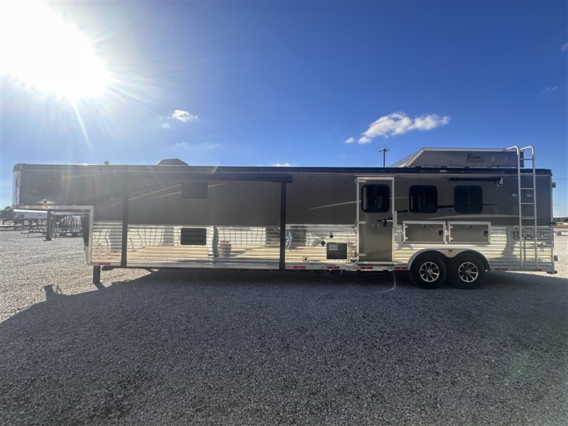 Bison8319 3H w/ 19' SW & 11' Slide Out5