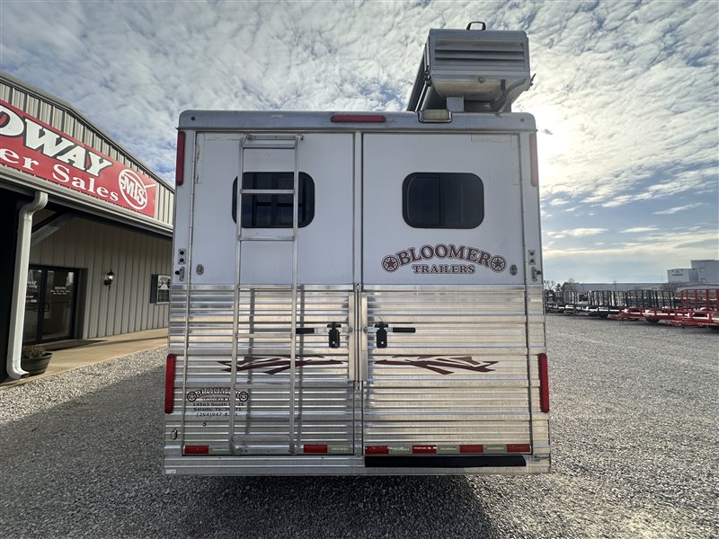 Bloomer4H w/ 12' LQ & 9' SLIDE-OUT GN17