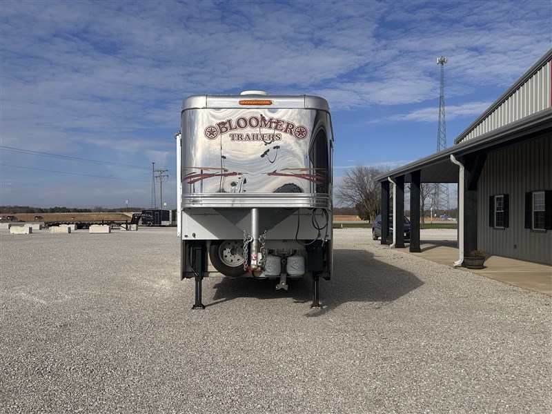 Bloomer4H w/ 12' LQ & 9' SLIDE-OUT GN3