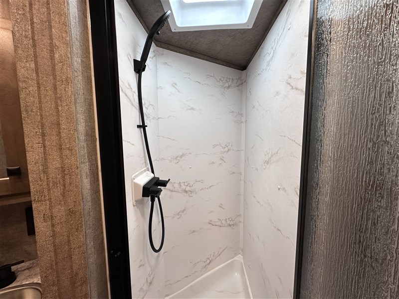 LakotaLY39RK Legacy 3H w/ 9' SW LQ & 6' Slide12