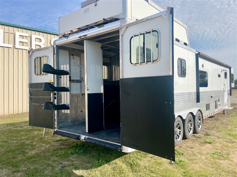Trailer Photo 19