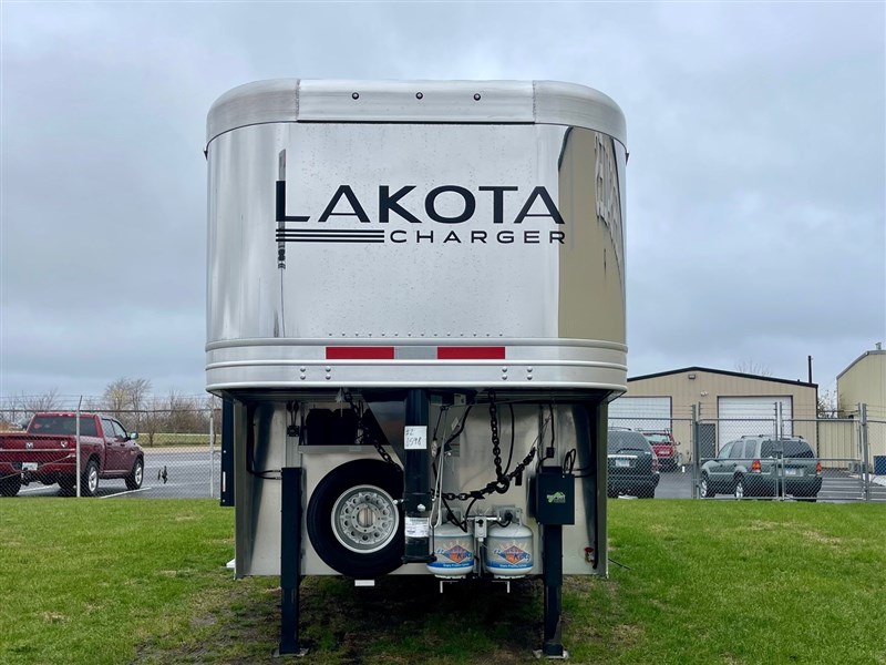 2025 Lakota ch8311rk charger 3h w/ 11'sw lq w/ 6' slide-out gn