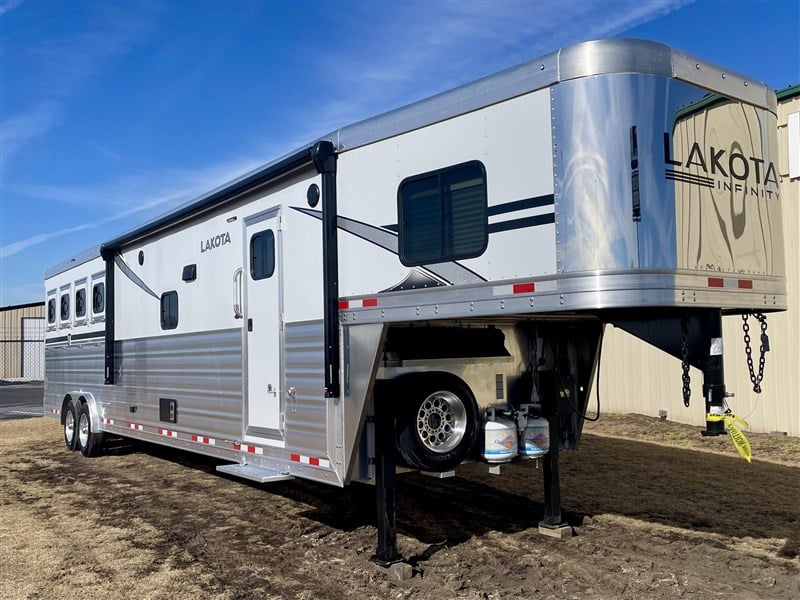 2025 Lakota in8415sr infinity 4h w/15'sw lq w/ 9' slide-out