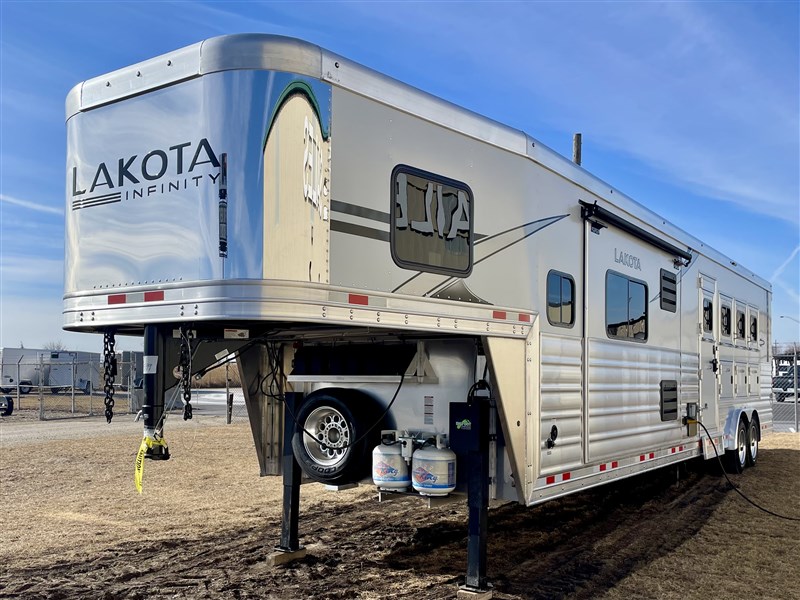2025 Lakota in8415sr infinity 4h w/15'sw lq w/ 9' slide-out