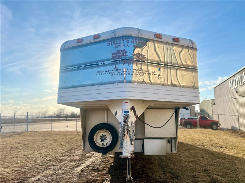 1997 Sidekick 3h w/ 16' living quarters & midtack