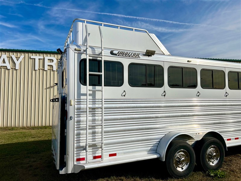 2013 Cimarron 6h w/ front dress