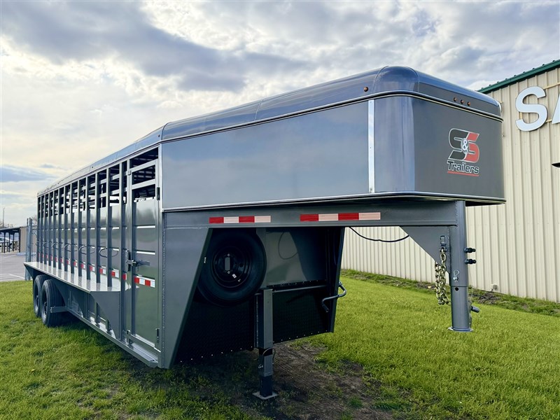 2027 AMP 6'8 x 7' x 24' livestock gn