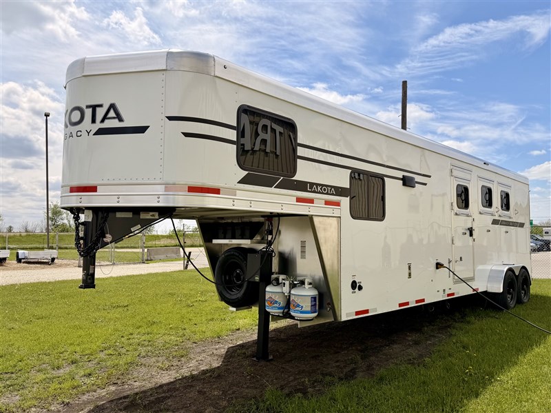 2027 Lakota ly39rk legacy 3h w/ 9' sw living quarters