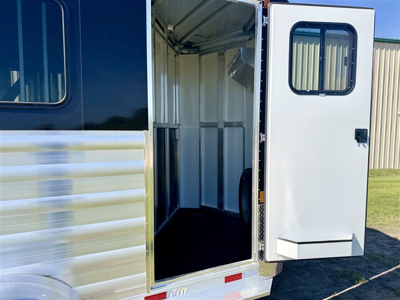 Trailer Photo 3