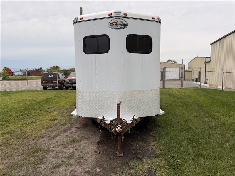 2005 Sundowner valulite 2h straight load w/ front dress