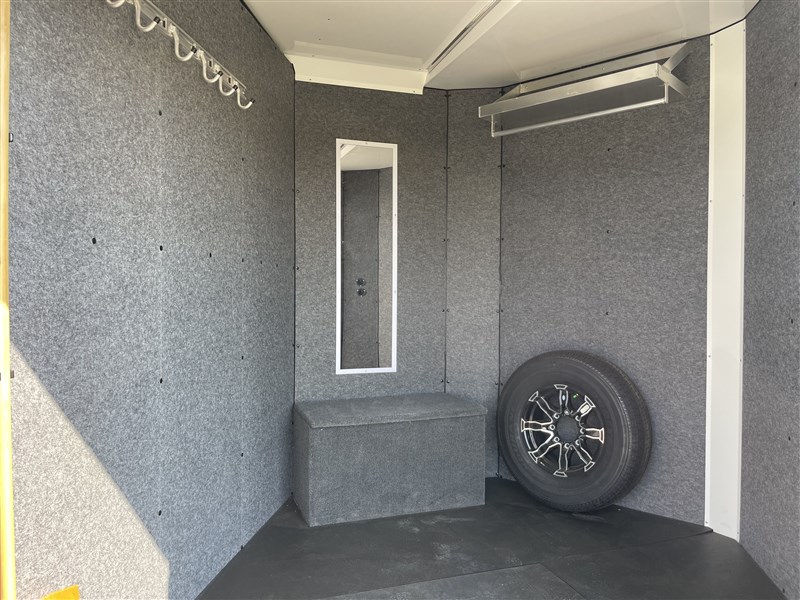 2023 Sundowner 4h w/ 69" front super tack