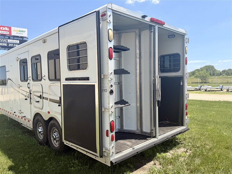 Trailer Photo 16