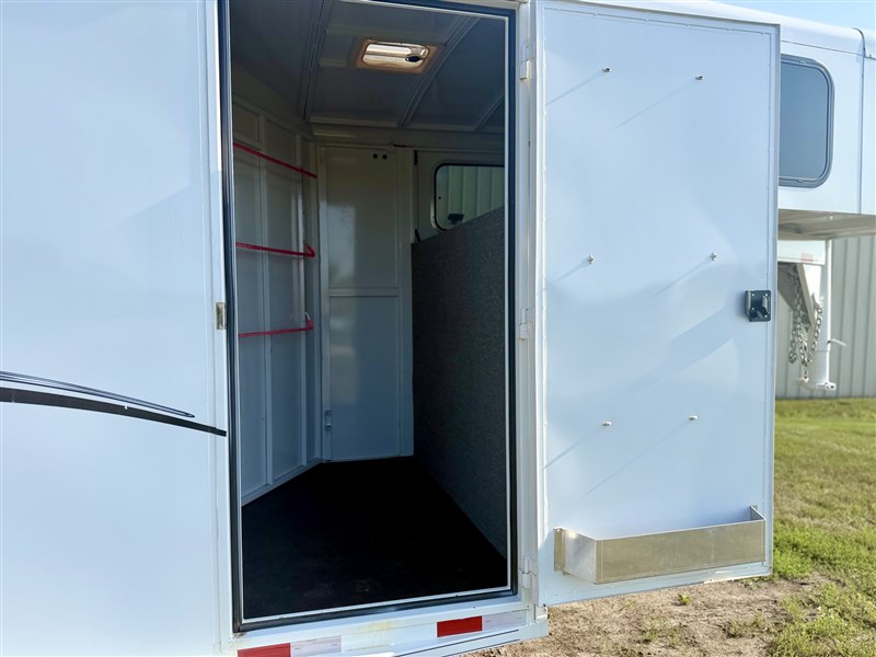 Trailer Photo 3