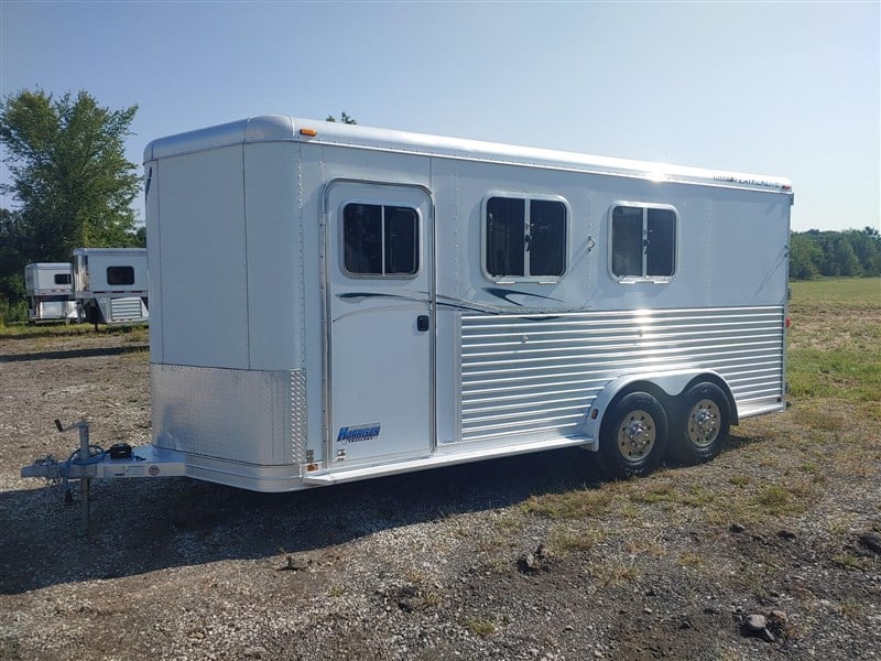 2004 Featherlite 9551- 7'6' wide, big dressing room