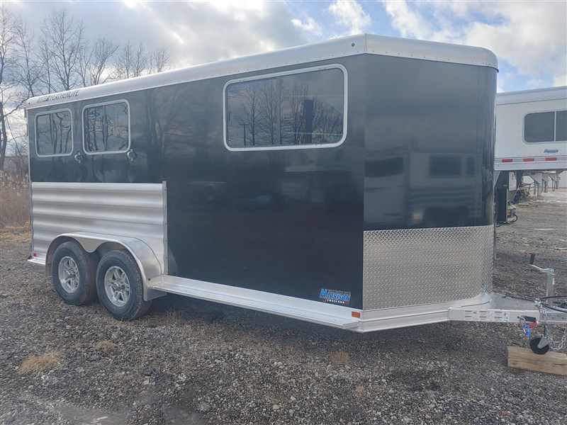 2025 Featherlite 9400- large dressing room
