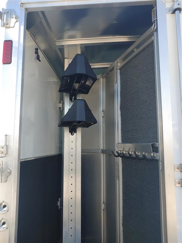 2025 Featherlite 9400- large lined/ insulated dressing room, ramp