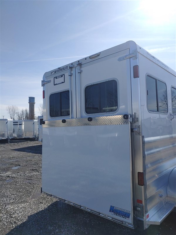 2025 Featherlite 9400- large lined/ insulated dressing room, ramp