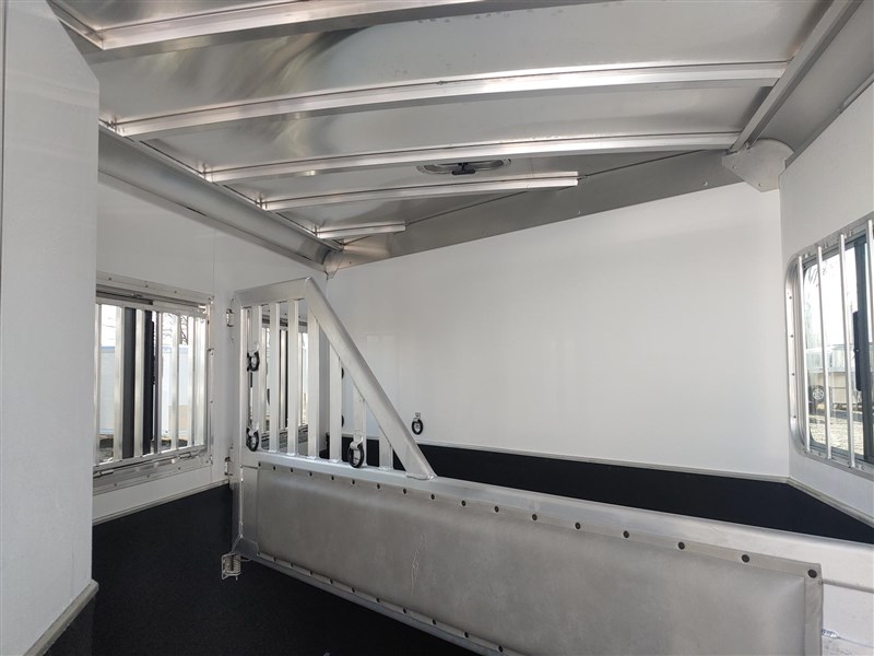 2025 Featherlite 9400- large lined/ insulated dressing room, ramp