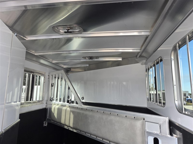 2026 Featherlite 9400- red exterior