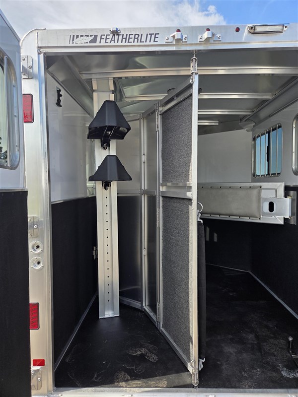 2026 Featherlite 9400- red exterior