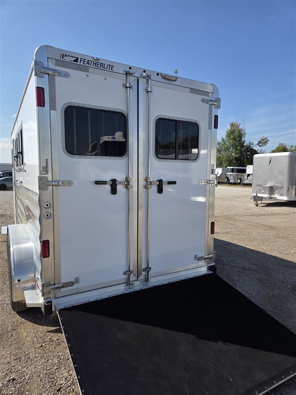2026 Featherlite 9807- lined/ insulated dressing room, a/c
