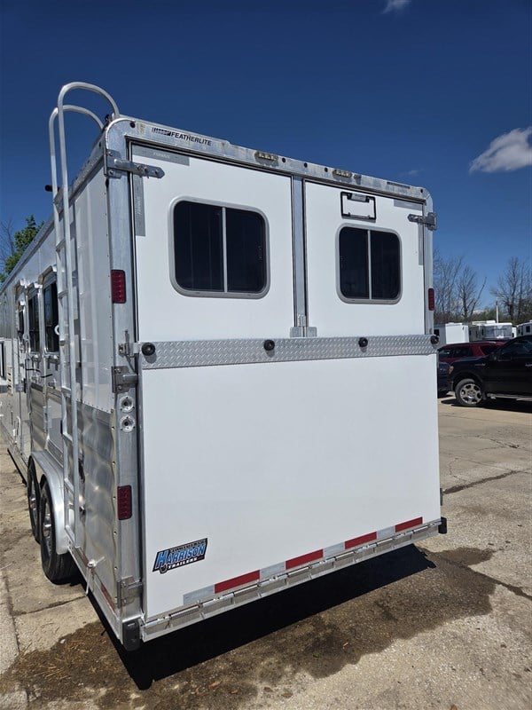 2016 Featherlite 8581- heavy duty, loaded w/ options