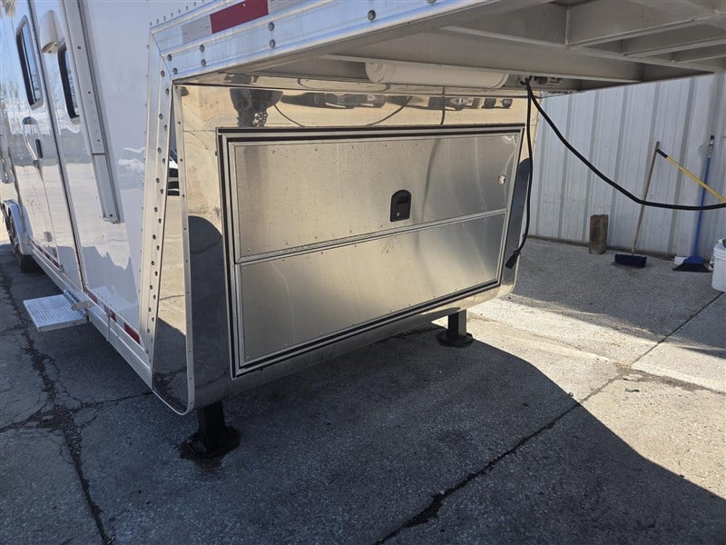 2016 Featherlite 8581- heavy duty, loaded w/ options